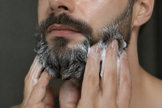 Homme - Application Mousse Barbe Réaliste